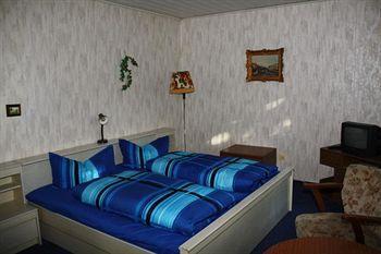 Pension Check In Hotel Güstrow Buitenkant foto