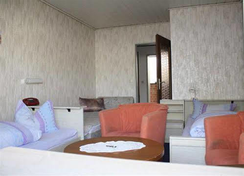 Pension Check In Hotel Güstrow Buitenkant foto